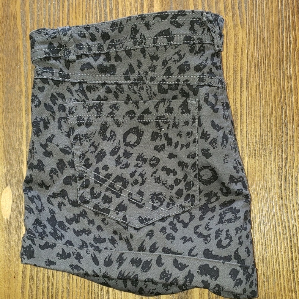 Leopard Shorts - Picture 2 of 2